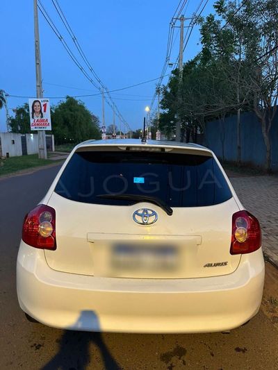 Toyota Auris miniatura 7
