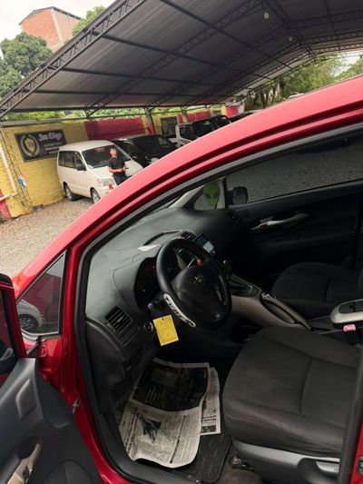Toyota Auris miniatura 5