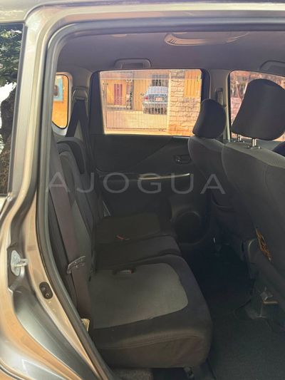 Toyota Ractis miniatura 19