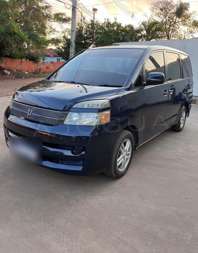 Toyota Voxy miniatura 16