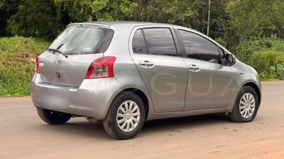 Toyota Vitz miniatura 6