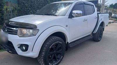 Mitsubishi Tritón miniatura 2