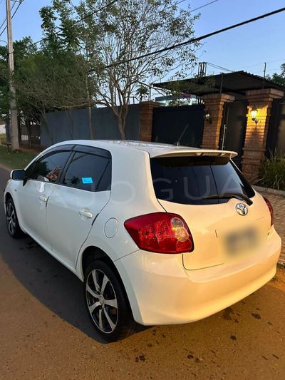 Toyota Auris miniatura 4