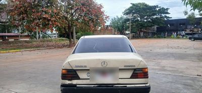 Mercedes-Benz 300D miniatura 3