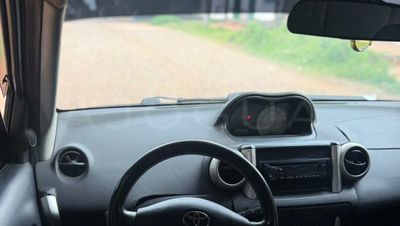 Toyota Ist miniatura 6