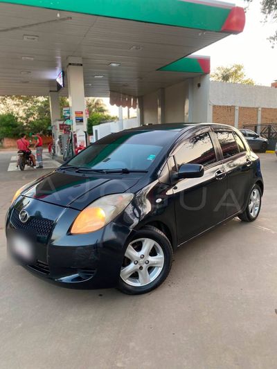 Toyota Vitz miniatura 2