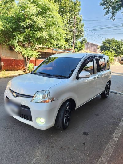 Toyota Sienta 2012