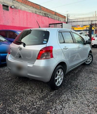 Toyota Vitz miniatura 4