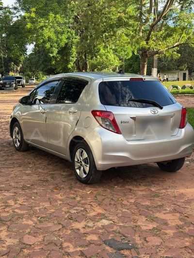 Toyota Vitz miniatura 5
