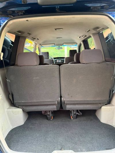 Toyota Voxy miniatura 10