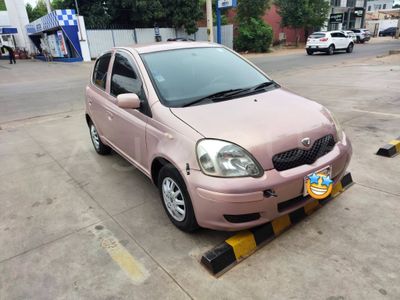 Toyota Vitz miniatura 2