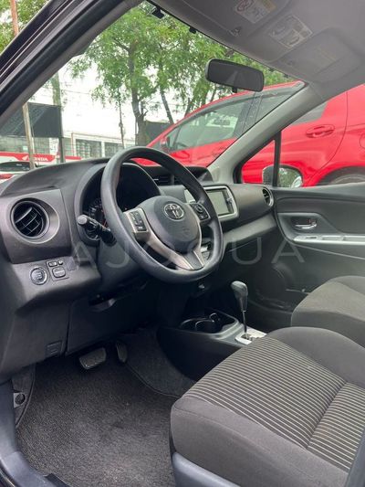 Toyota Vitz miniatura 12