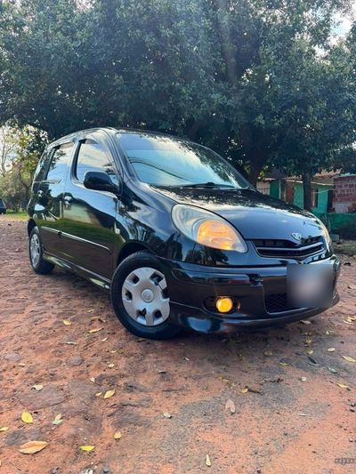 Toyota FunCargo miniatura 4