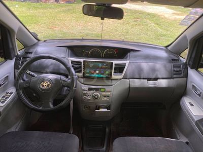Toyota Voxy miniatura 6