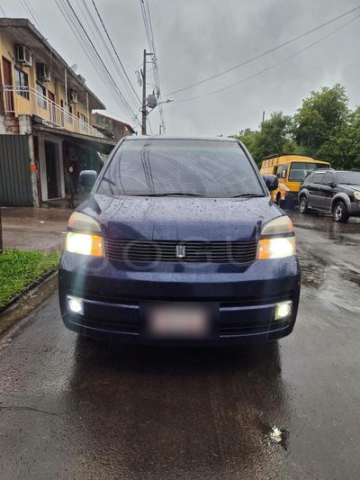 Toyota Voxy 2003