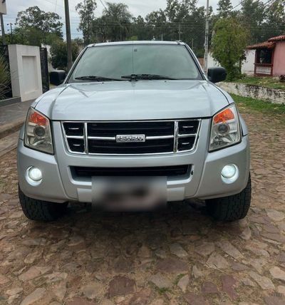 Isuzu D-MAX thumbnail 1