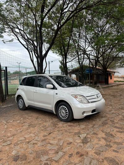 Toyota Ist miniatura 3