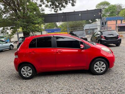 Toyota Vitz miniatura 3