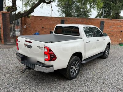 Toyota Hilux miniatura 8