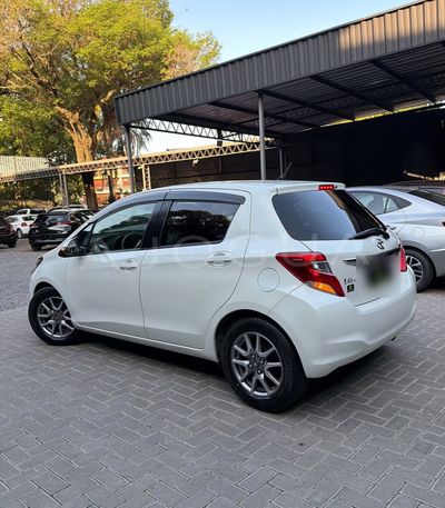 Toyota Vitz miniatura 2