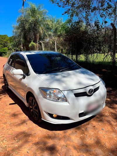 Toyota Auris thumbnail 1