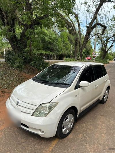 Toyota Ist miniatura 2