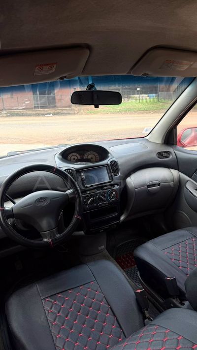 Toyota FunCargo miniatura 7
