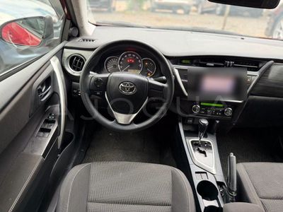 Toyota Auris miniatura 8