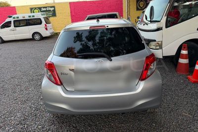 Toyota Vitz miniatura 2