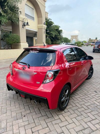 Toyota Vitz miniatura 7