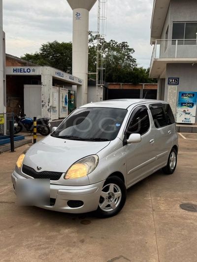 Toyota FunCargo miniatura 3