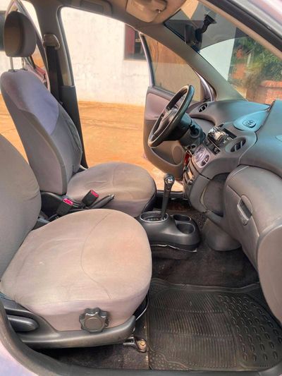 Toyota Vitz miniatura 12