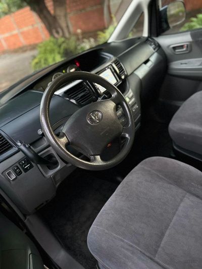 Toyota Voxy miniatura 10