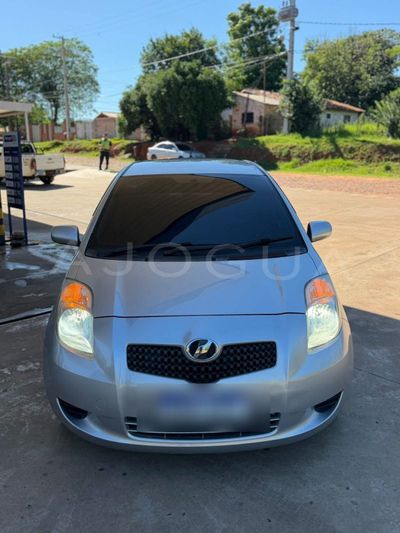 Toyota Vitz miniatura 2