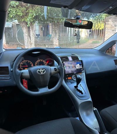 Toyota Auris miniatura 8