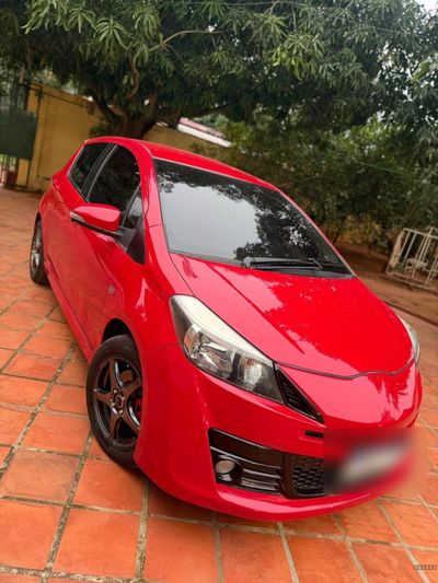 Toyota Vitz miniatura 5