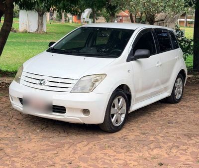 Toyota Ist miniatura 2