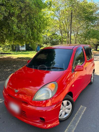 Toyota FunCargo thumbnail 1