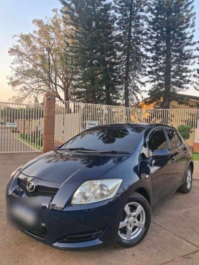 Toyota Auris miniatura 5