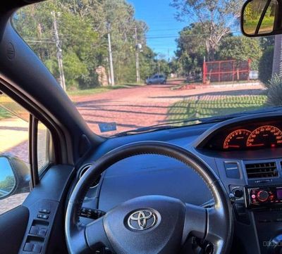 Toyota Vitz miniatura 5