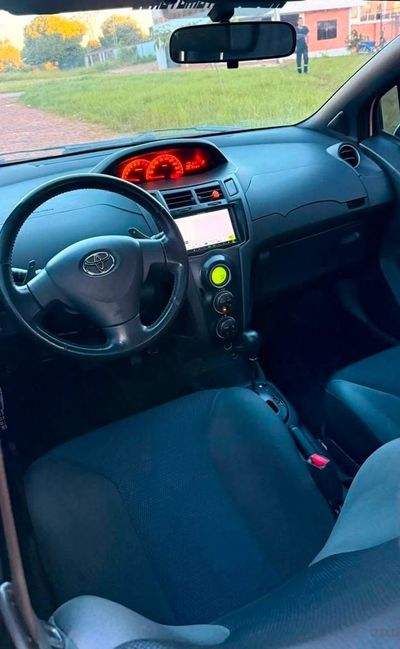 Toyota Vitz miniatura 5