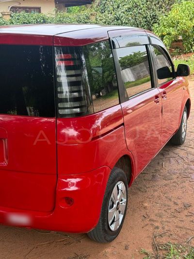Toyota Sienta miniatura 5