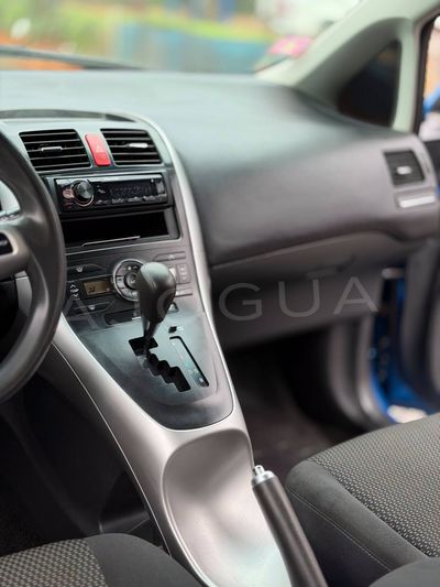 Toyota Auris miniatura 11