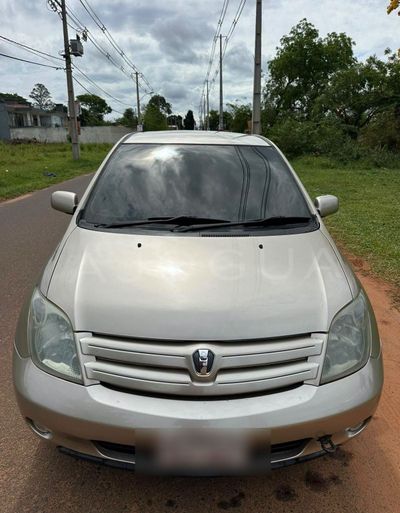 Toyota Ist miniatura 3