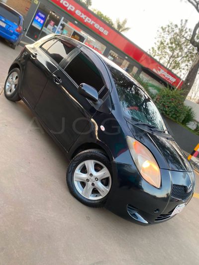 Toyota Vitz miniatura 3