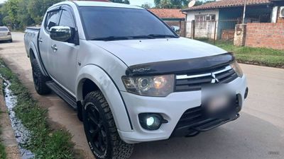 Mitsubishi Tritón miniatura 7