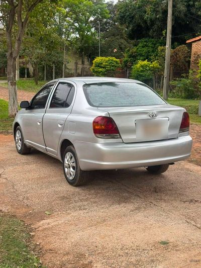 Toyota Platz miniatura 4