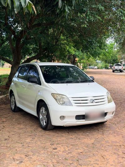 Toyota Ist miniatura 3