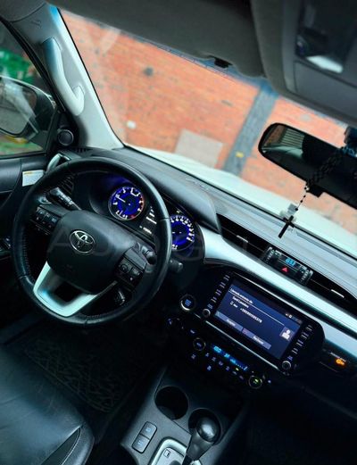 Toyota Hilux miniatura 19