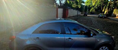Kia Soluto miniatura 2